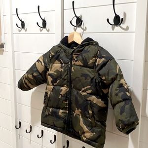 Camouflage boys puffer fleece lined hooded winter coat size 2T